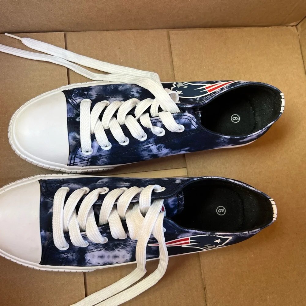 Size 9 Women’s New England Patriots Sneakers - Picture 2 of 6